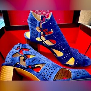 Vince Camuto Lake Blue Binta Suede Shoe